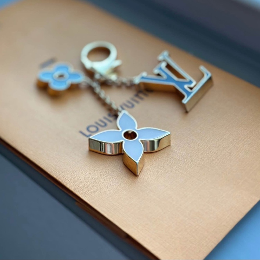 Louis Vuitton Fleur De Monogram Bag Charm - Picture 4 of 8